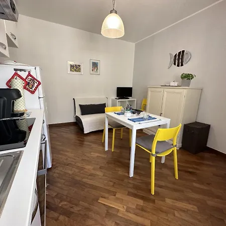 At Your Fingertips * جنوة