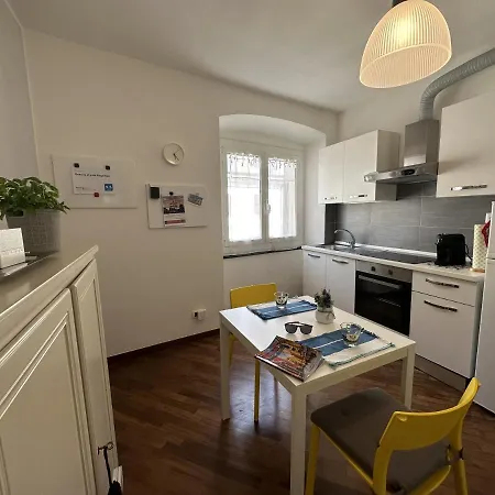 At Your Fingertips * 热那亚